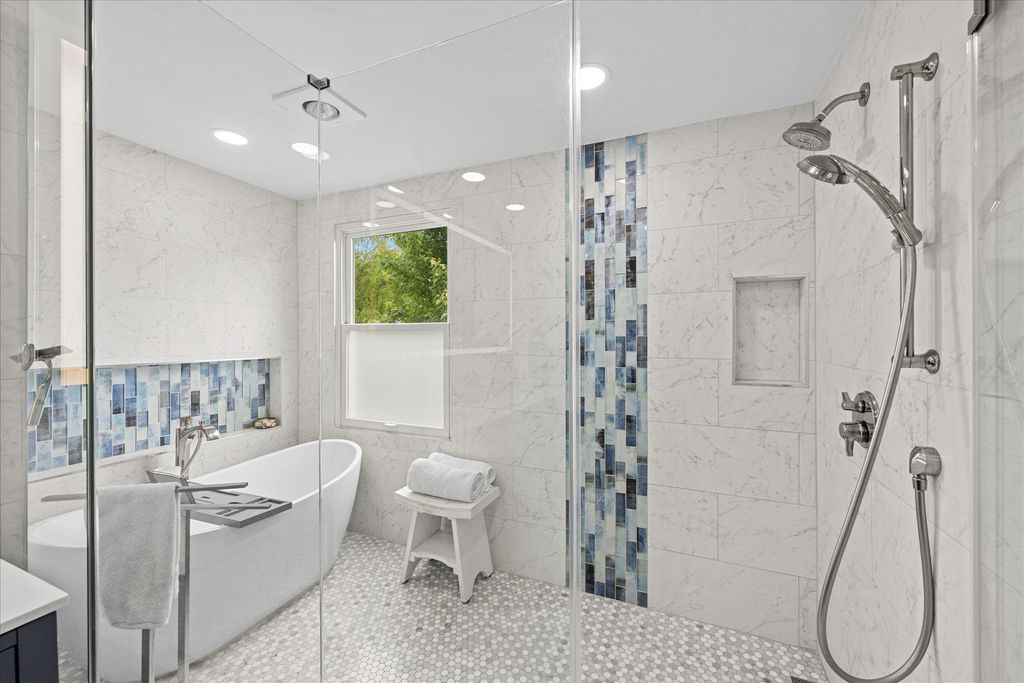 Image 23 of property listing at 11209 MAINE COVE DR, Gaithersburg, MD 20878