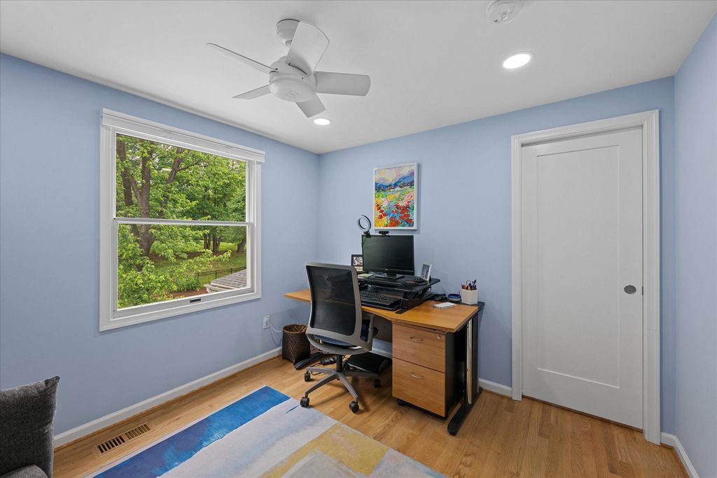 Image 27 of property listing at 11209 MAINE COVE DR, Gaithersburg, MD 20878