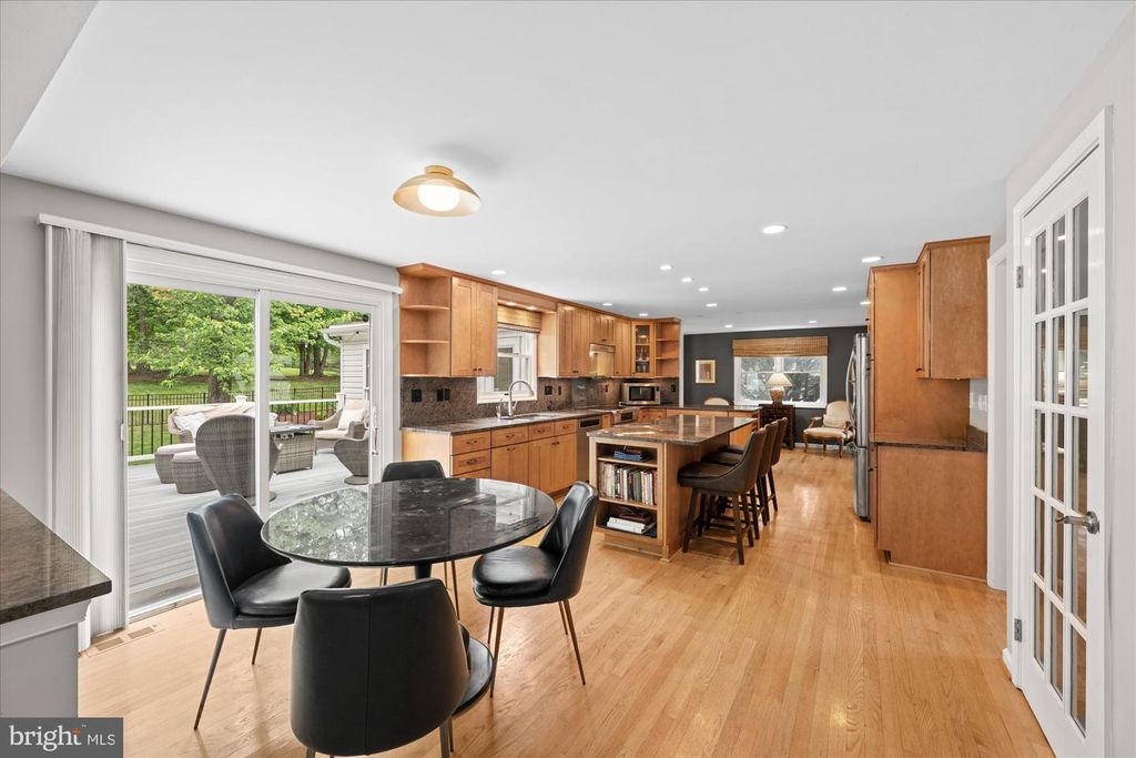 Image 4 of property listing at 11209 MAINE COVE DR, Gaithersburg, MD 20878