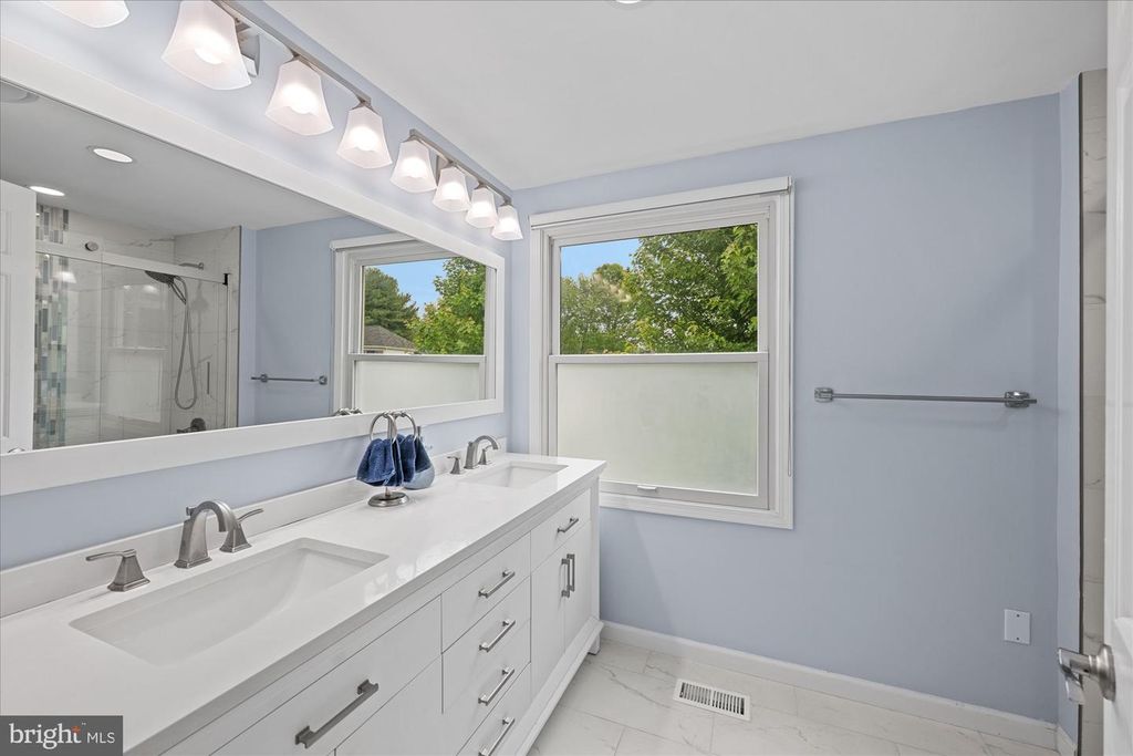 Image 32 of property listing at 11209 MAINE COVE DR, Gaithersburg, MD 20878