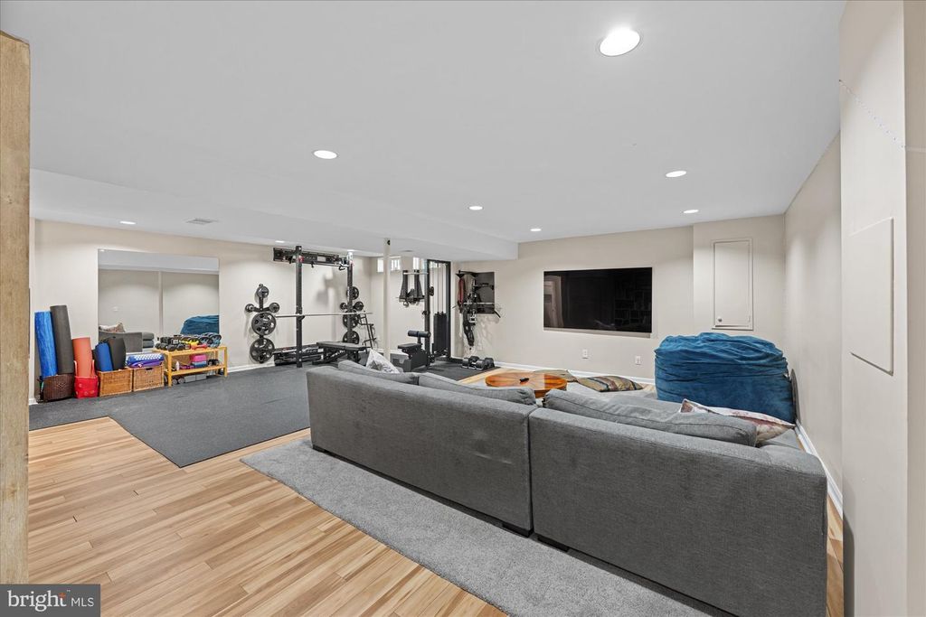 Image 34 of property listing at 11209 MAINE COVE DR, Gaithersburg, MD 20878