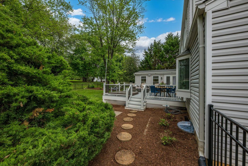 Image 41 of property listing at 11209 MAINE COVE DR, Gaithersburg, MD 20878
