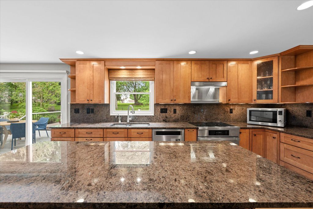 Image 7 of property listing at 11209 MAINE COVE DR, Gaithersburg, MD 20878