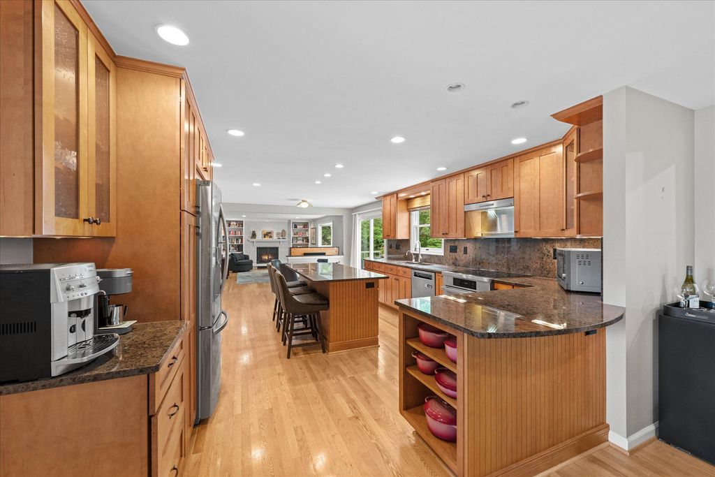 Image 8 of property listing at 11209 MAINE COVE DR, Gaithersburg, MD 20878