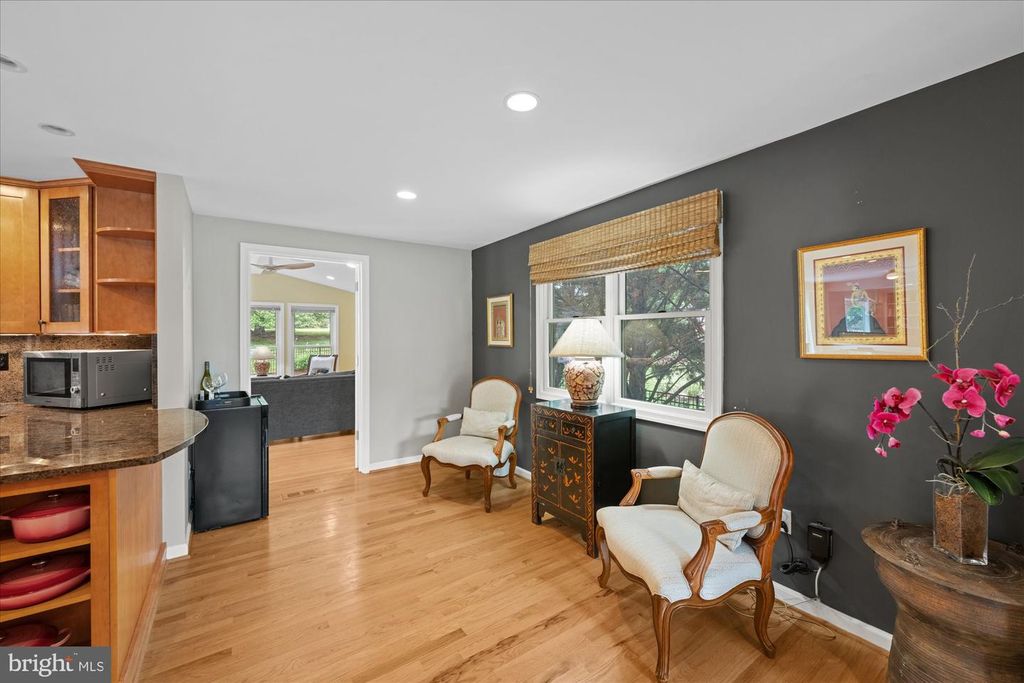 Image 10 of property listing at 11209 MAINE COVE DR, Gaithersburg, MD 20878