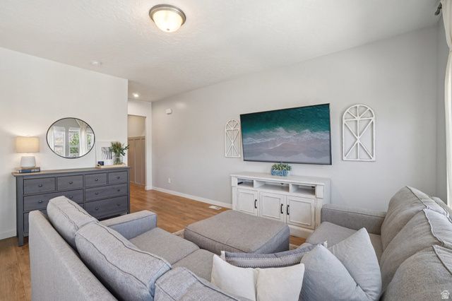 4453 E HURSTBOURNE DR, Eagle Mountain, UT 84005