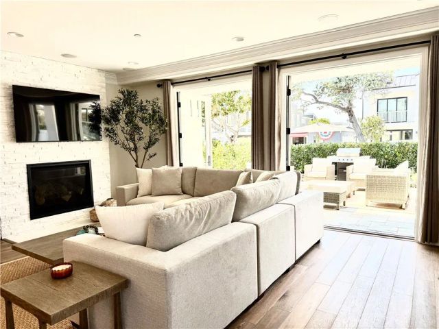 512 Jasmine Avenue, Corona Del Mar, CA 92625