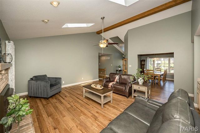 73 Gillette Field Close, St Charles, MO 63304