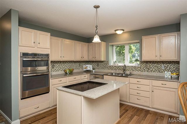 73 Gillette Field Close, St Charles, MO 63304