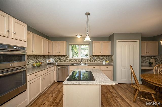 73 Gillette Field Close, St Charles, MO 63304
