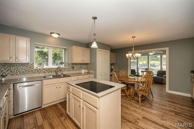 73 Gillette Field Close, St Charles, MO 63304