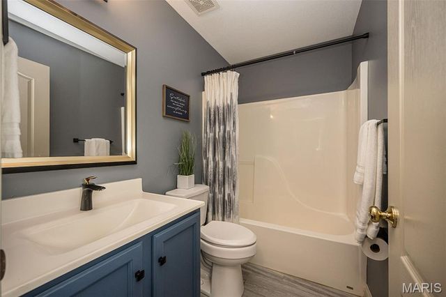 73 Gillette Field Close, St Charles, MO 63304
