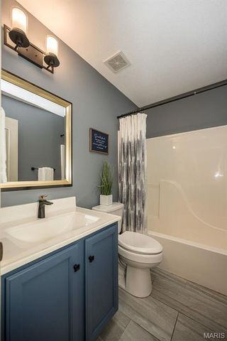 73 Gillette Field Close, St Charles, MO 63304