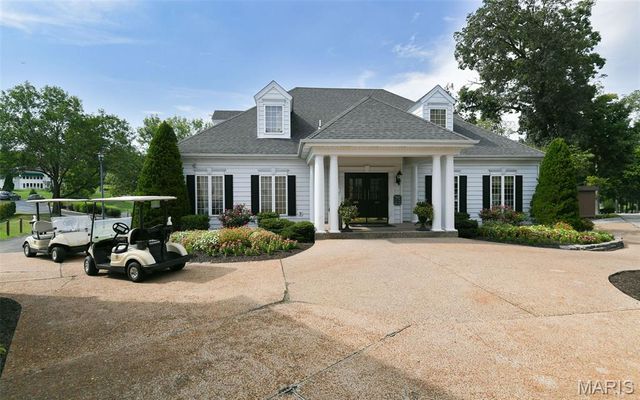 73 Gillette Field Close, St Charles, MO 63304