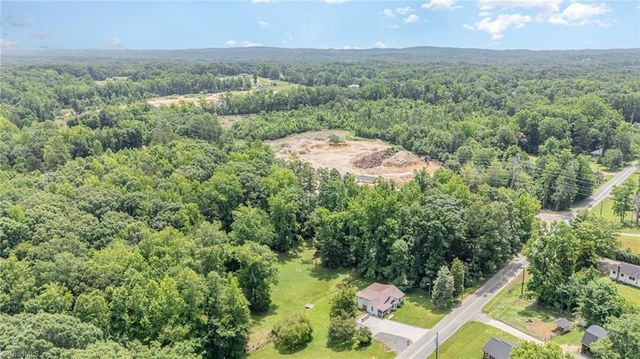 1003 Stemp Everhart Road, Thomasville, NC 27360