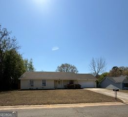214 Eric Drive, Bonaire, GA 31005