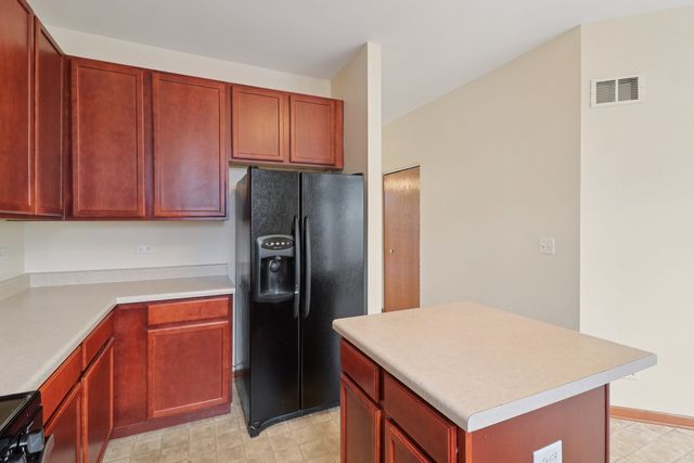 1475 W Sedgewood Court, Round Lake, IL 60073