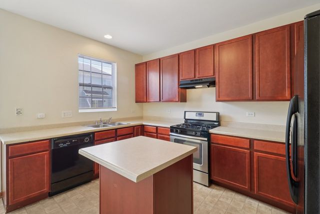 1475 W Sedgewood Court, Round Lake, IL 60073