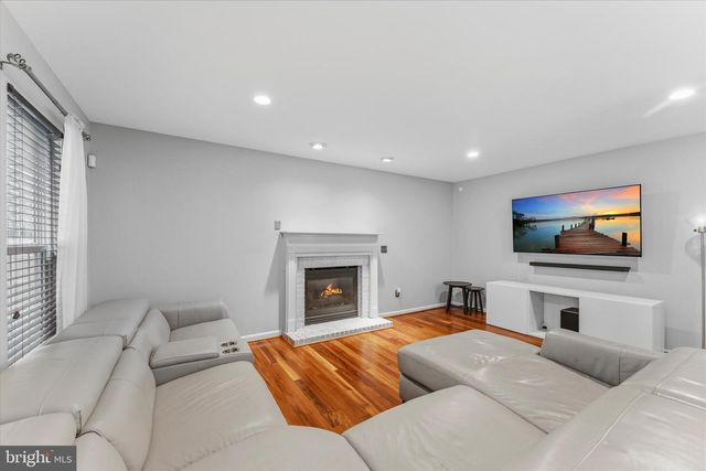 4921 FRISHMAN CT, Woodbridge, VA 22193