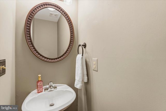4921 FRISHMAN CT, Woodbridge, VA 22193