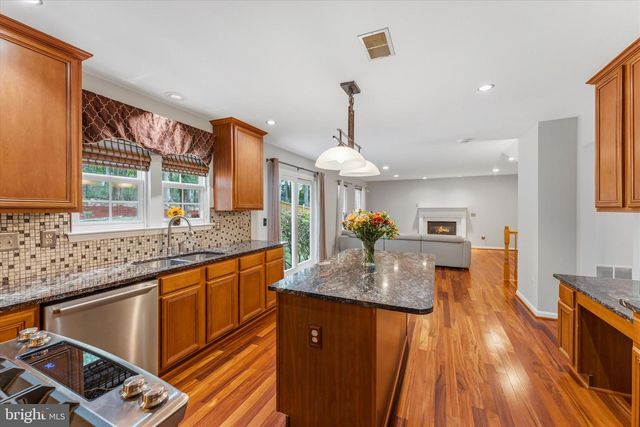 4921 FRISHMAN CT, Woodbridge, VA 22193