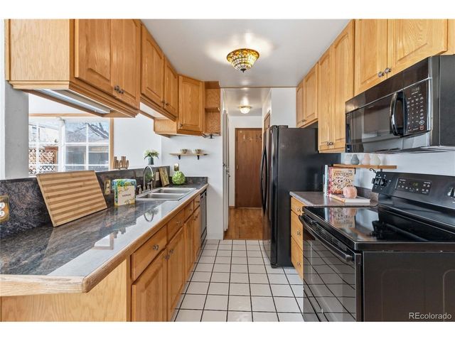 64 Macon St, Aurora, CO 80010