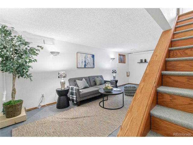 64 Macon St, Aurora, CO 80010