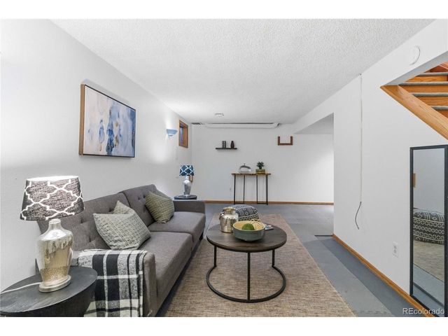 64 Macon St, Aurora, CO 80010