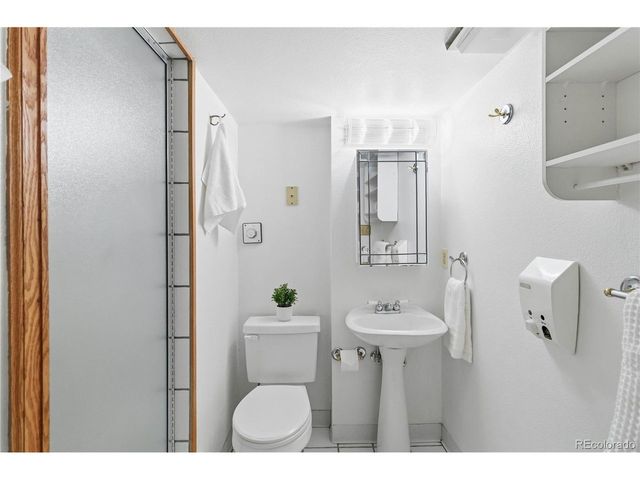 64 Macon St, Aurora, CO 80010