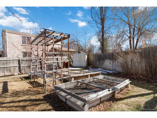 64 Macon St, Aurora, CO 80010