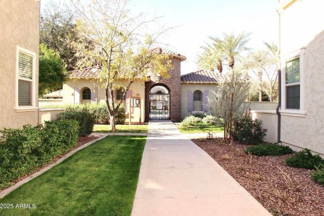 2625 S Peppertree Drive Unit 104, Gilbert, AZ 85295