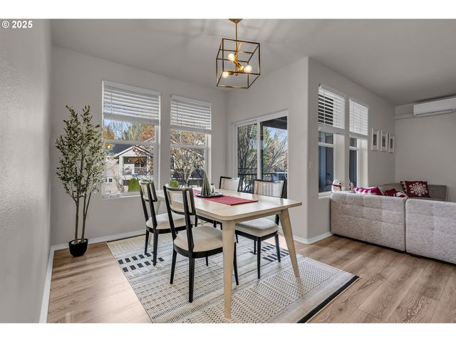 7216 Sw MANOR Way F, Beaverton, OR 97078