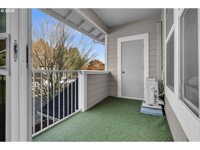 7216 Sw MANOR Way F, Beaverton, OR 97078