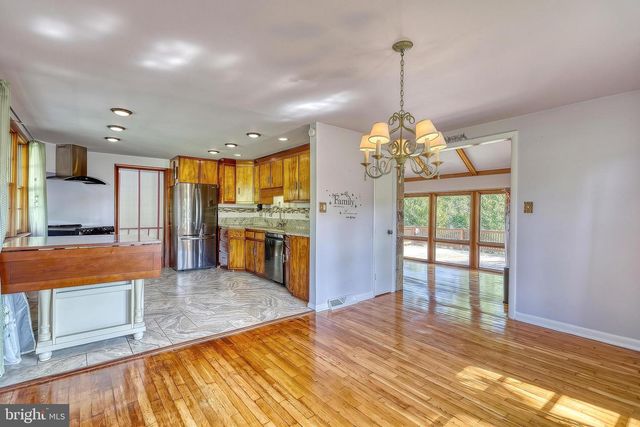 3625 CROOKED HILL RD, Harrisburg, PA 17110