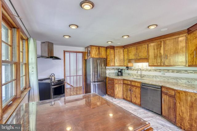 3625 CROOKED HILL RD, Harrisburg, PA 17110