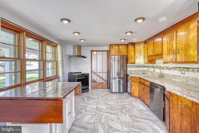 3625 CROOKED HILL RD, Harrisburg, PA 17110