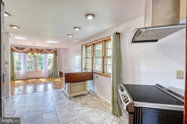 3625 CROOKED HILL RD, Harrisburg, PA 17110