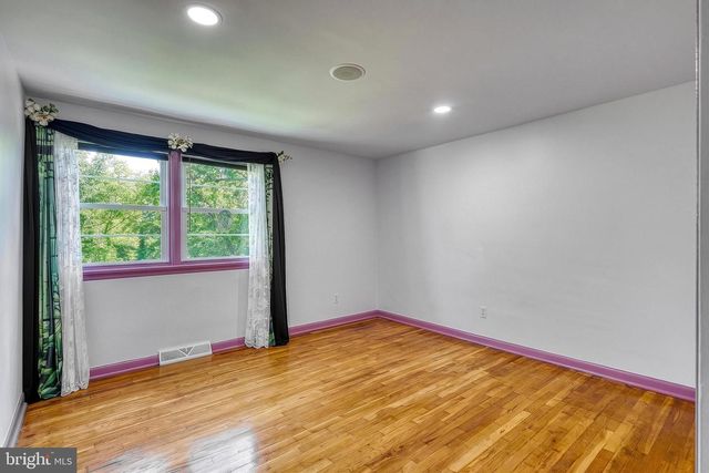 3625 CROOKED HILL RD, Harrisburg, PA 17110