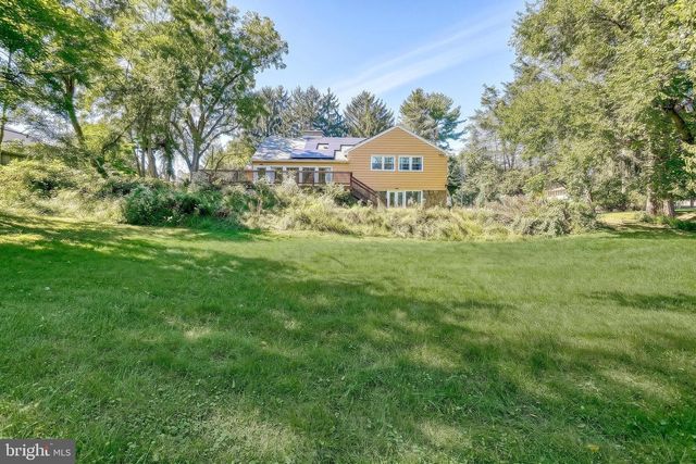 3625 CROOKED HILL RD, Harrisburg, PA 17110