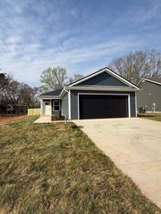 2663 Scott Dr, Clarksville, TN 37042