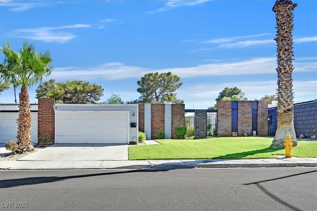 3703 Casey Drive, Las Vegas, NV 89120