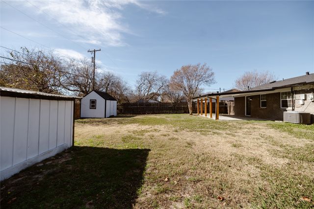 524 Ridgecrest Drive, Lewisville, TX 75067