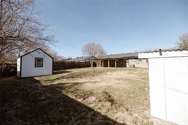524 Ridgecrest Drive, Lewisville, TX 75067