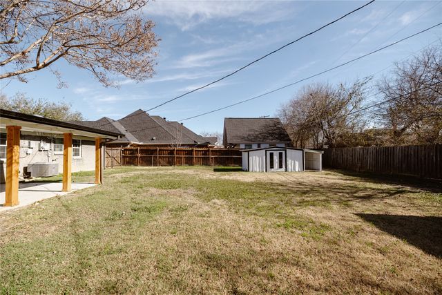 524 Ridgecrest Drive, Lewisville, TX 75067