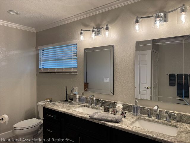 334 W F Street, Frostproof, FL 33843