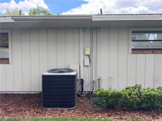 334 W F Street, Frostproof, FL 33843