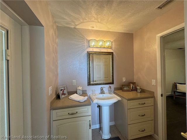 334 W F Street, Frostproof, FL 33843