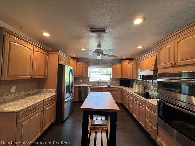 334 W F Street, Frostproof, FL 33843