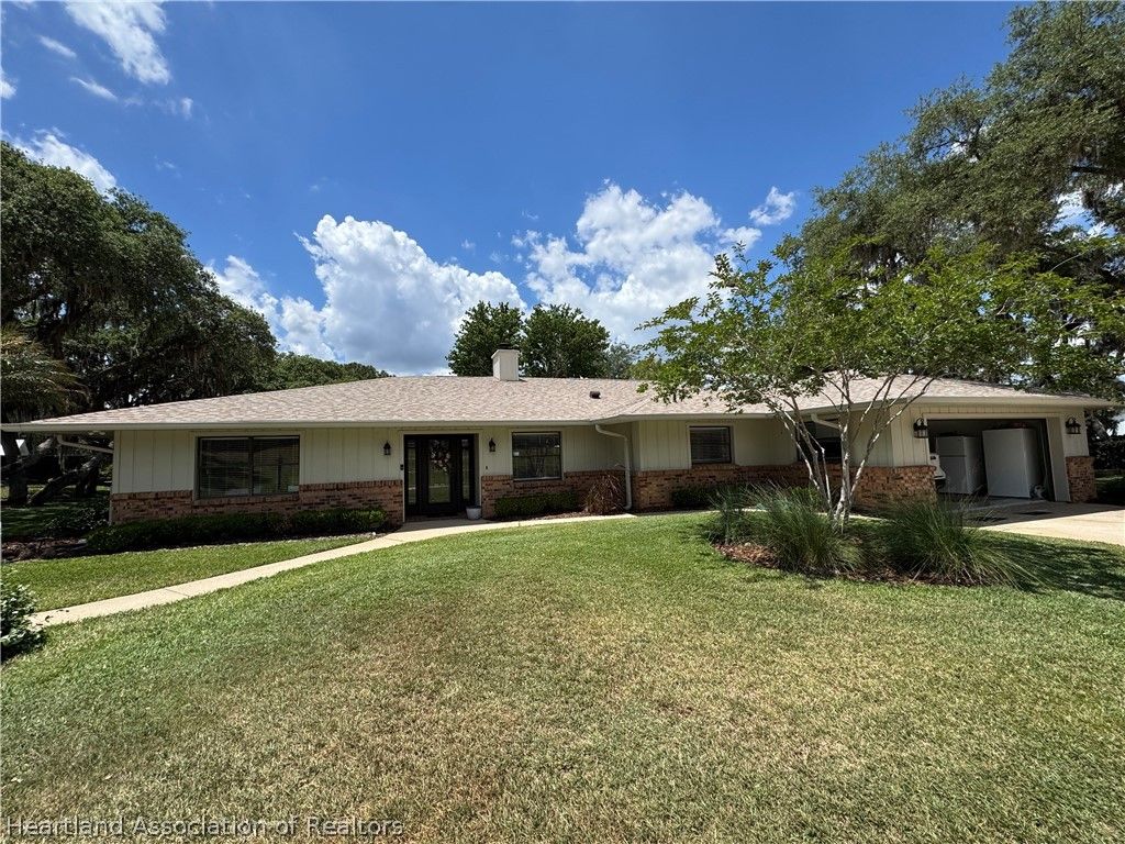 334 W F Street, Frostproof, FL 33843
