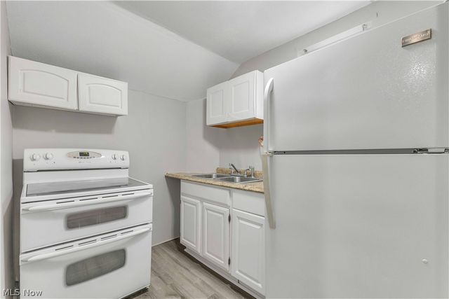 3305 Roanoke Avenue, Cleveland, OH 44109